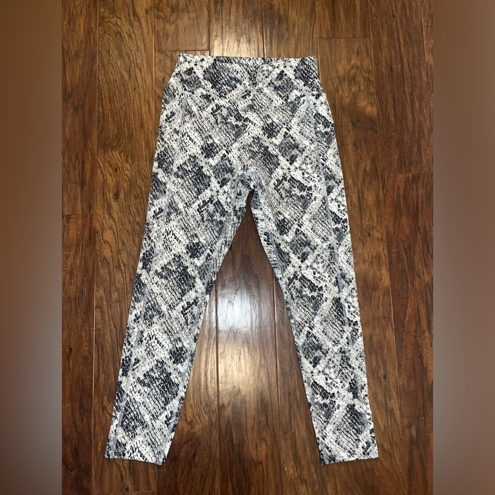LIKE NEW VS PINK Ultimate 7/8 Length Leggings - Snake Print - Medium